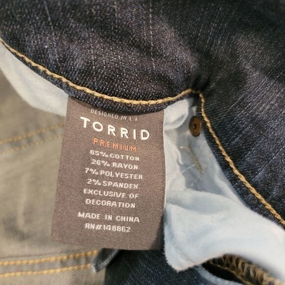 TORRID 24R High Rise Distressed Ankle Jegging - Picture 5 of 7